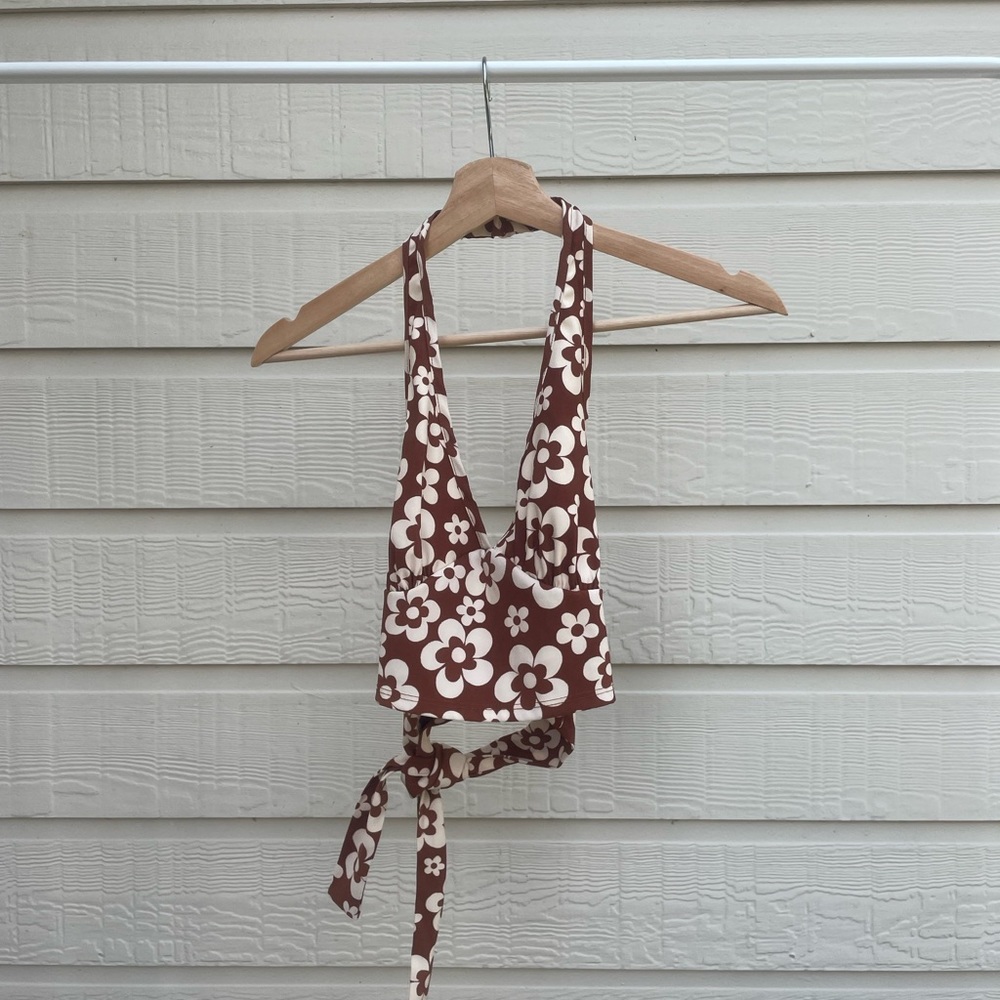 Altar’d state hibiscus halter top